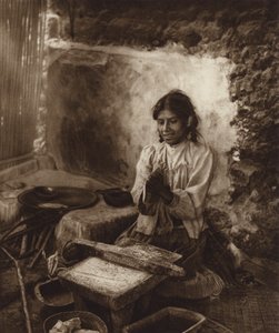 Mexiko: Vaření kukuřičných tortill (čb fotografie) od Hugo Brehme