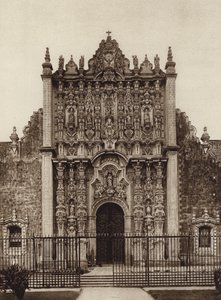 Mexiko: Mexiko, vchod do svatyně z východní strany katedrály (čb fotografie) od Hugo Brehme