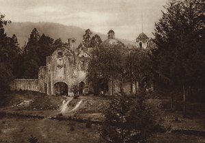 Mexiko: Zřícenina kláštera v národním parku, Desierto de los Leones, pohled zezadu (čb fotografie) od Hugo Brehme