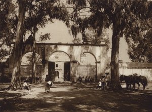 Mexiko: Xochimilco, vchod do kostela (čb fotografie) od Hugo Brehme