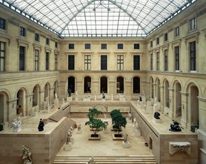 La Cour Puget v muzeu Louvre ... od Ieoh Ming Pei