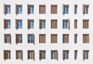 Geometrická okenní fasáda od Igor Bakotic