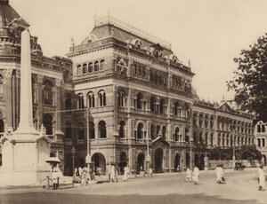 Bengálský sekretariát, budovy spisovatelů, s Holwellovým památníkem v popředí (čb fotografie) od Indian photographer