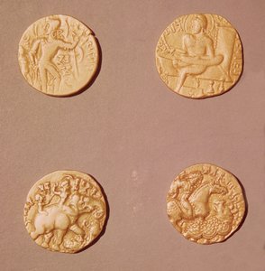 Dinárů Samudragupta (335-375) a Kumargupta I (415-454) (zlato)