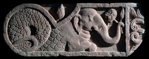 Slon s rybím ocasem (kamenná socha od Indian School