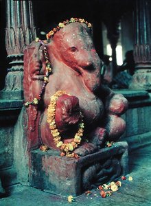 Sloní bůh, Ganesh (malovaný kámen) od Indian School