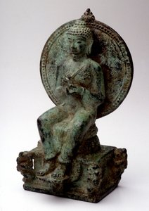 Evropský sedící Buddha, bronz, střední Jáva, 9. stol.