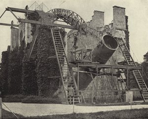 The Great Rosse Telescope, Birr Castle, Kings County (č/b foto) od Irish Photographer