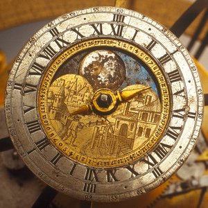 Detail ciferníku nebeského hodinového strojku od Isaac III Habrecht