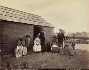 Skupina mexické rodiny, Mission San Juan Capistrano, Kalifornie, 1880 (foto) od Isaiah Taber