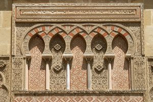 Detail shora západní brány od Islamic School