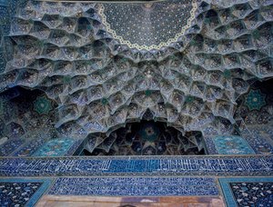 Detail klenby mešity Shah (také známé jako mešita imáma) Isfahan od Islamic School