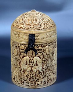 Pyxide (krabice) z Al-Mughiry (Al Mughira nebo Moughira) ze slonoviny z Cordoby a určené pro emíra, 968. Paříž, muzeum Louvre od Islamic School