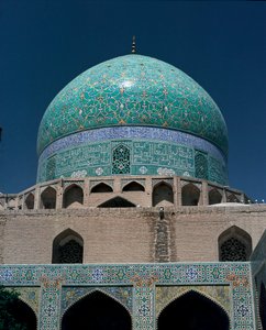 Pohled na mešitu Shah (také známá jako mešita imáma) od Islamic School