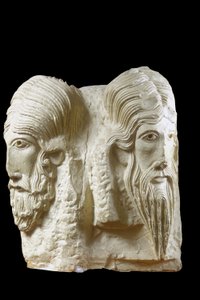 Fragment busty se třemi hlavami představujícími Trojici, z kostela Zvěstování Panny Marie v Nazaretu