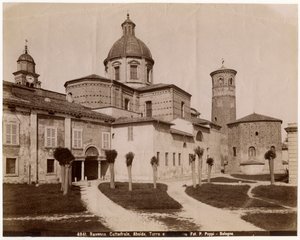 Katedrála vzkříšení našeho Pána Ježíše Krista, s baptisteriem vpravo, Ravenna, Emilia-Romagna, Itálie, fotografie Pietro Poppi, Bologna, ca 1900 od Italian Photographer