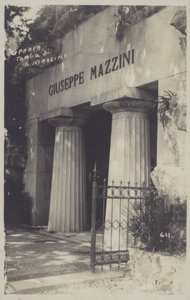 Janov, hrobka Giuseppe Mazziniho (černobílá fotografie) od Italian Photographer