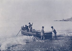 Itálie: Bordighera, rybáři vracející se do přístavu (černobílá fotografie) od Italian Photographer