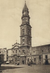 Neapol: Kostel a náměstí Piazza Del Carmine (černobílá fotografie) od Italian Photographer
