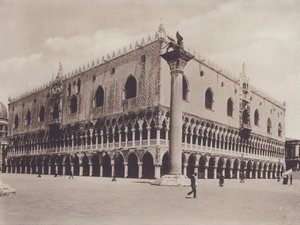 Dóžecí palác (černobílá fotografie) od Italian Photographer