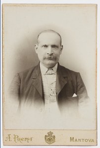 Fotografie na pohlednici zachycující malíře Albana Lugliho od Italian Photographer