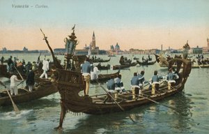 Průvod v benátském kanálu (barevné foto) od Italian Photographer