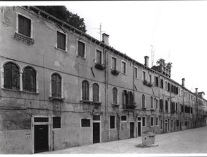 Řada domů na Calle Riello, Benátky od Italian Photographer