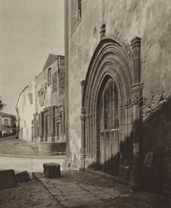 Sicílie / Sicilia: Sciacca, gotický portál (čb fotografie) od Italian Photographer