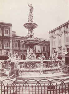 Sicílie: Fontána v Messině (čb fotografie) od Italian Photographer