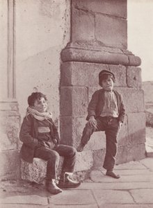 Sicílie: Sicilští chlapci z vnitrozemí (čb fotografie) od Italian Photographer