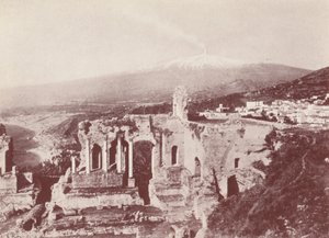 Sicílie: Řecké divadlo, Taormina (čb fotografie) od Italian Photographer