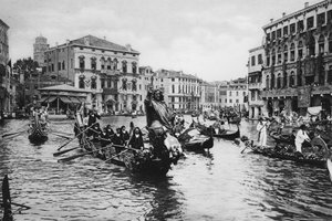 Benátky, Canal Grande na oslavě (černobílá fotografie) od Italian Photographer