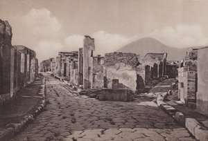 Via Consolare a Porta Di Ercolano, Consular Road, Gate of Herculanum (černobílá fotografie) od Italian Photographer