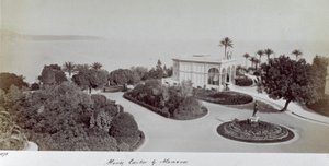Pohled na jednu ze zahrad Montecarlo, v Monackém knížectví. Uprostřed zahrady, s výhledem na moře, altán od Italian Photographer