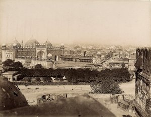Pohled na město Agra a mešitu Moti (pevnost Agra), kolem roku 1890 (stříbrný želatinový tisk) od Italian Photographer