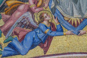 Anděl, detail z Nanebevzetí Panny Marie do slávy, mozaika, štít centrálního vchodu v průčelí katedrály Orvieto, Umbrie, Itálie od Italian School