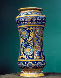 Válcová váza albarello (lékárna) v majolice (majolika) se střídavým modrým a oranžově žlutým pozadím. 1540-1550 od Italian School