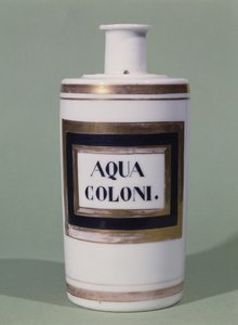 Láhev Eau de Cologne, počátek 19. století (keramika) od Italian School