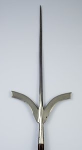 Friuli Spear, cca 1600-1625 (ocel a dřevo) od Italian School