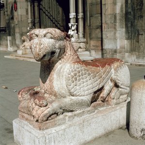 Griffin ležící na podstavci, polovina 13. století od Italian School
