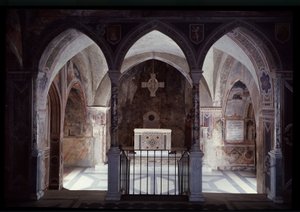Vnitřní pohled na presbytář a oltář, jeskyně sv. Benedikta (sacro speco) Subiaco od Italian School