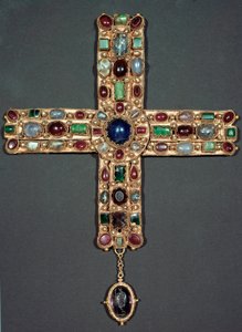Lombardské umění: Zlatý kříž a kameny z Berengaria (Berenger) (850-924) italský král a císař Svaté říše. Monza 9. století, Muzeum katedrály – lombardské umění: kříž ze zlata a drahých kamenů z Berengaria (Berenger) (850-924), král Itálie od Italian School