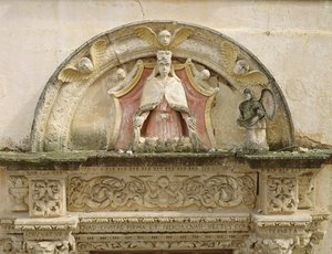 Madona z Misericordia, detail portálové lunety (kámen) od Italian School