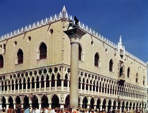 Palazzo Ducale, zahájen kolem roku 1340 od Italian School