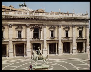 Pohled na Palazzo Nuovo a jezdeckou sochu Marca Aurelia (121-180 nl) od Italian School