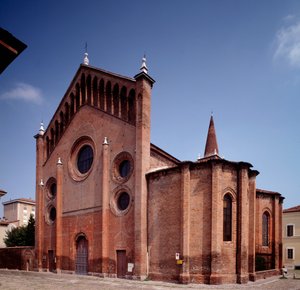 Pohled na fasádu od Italian School