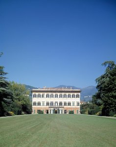 Pohled na fasádu Villa Reale di Marlia (nebo Palazzo Orsetti) od Italian School