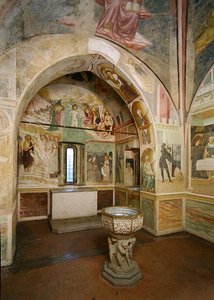 Interiér baptisteria s freskou zobrazující výjevy ze života svatého Jana od Tommaso Masolino da Panicale (1383-c.1447) (freska) od Italian School