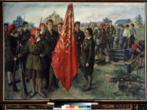 Vojenský Komsomol (Military Komsomol). Organizace komunistické mládeže Sovětského svazu, popis skupiny mladých lidí v uniformách (vojenské a lazaret) a se zbraněmi shromážděnými kolem červeného standardu, poblíž budov efem