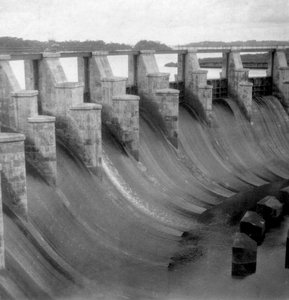 Přepad, Gatun Lock, Panamský průplav, Panama, počátek 20. století.